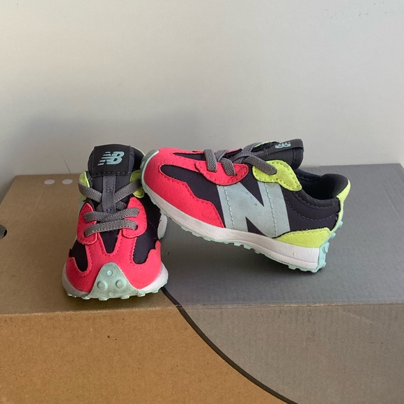 New Balance 327 Toddler Sneakers - SZ 4 C - Picture 7 of 16